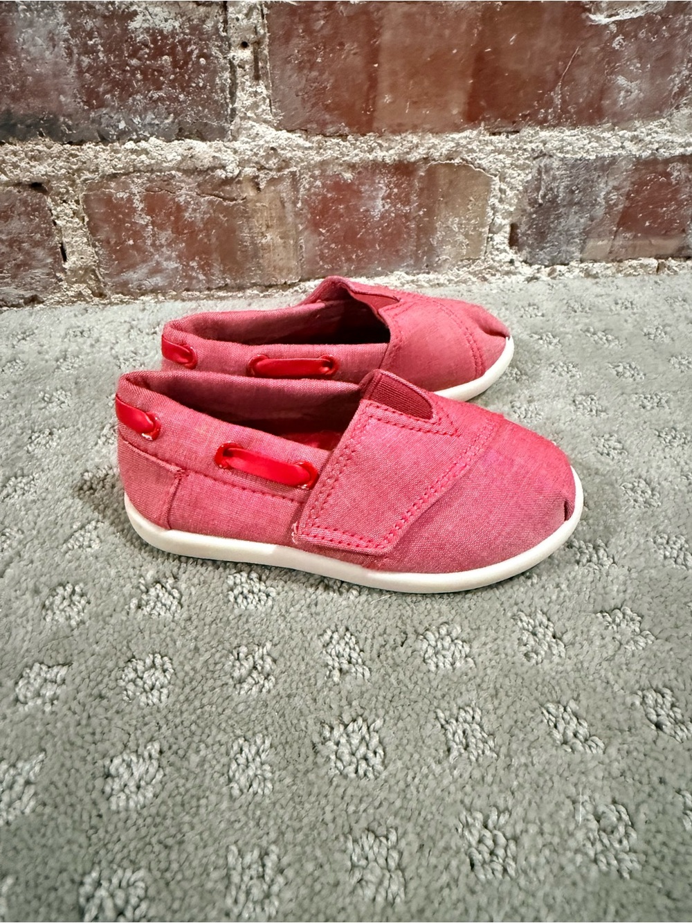 Kids Slip-On Canvas Shoes in Red